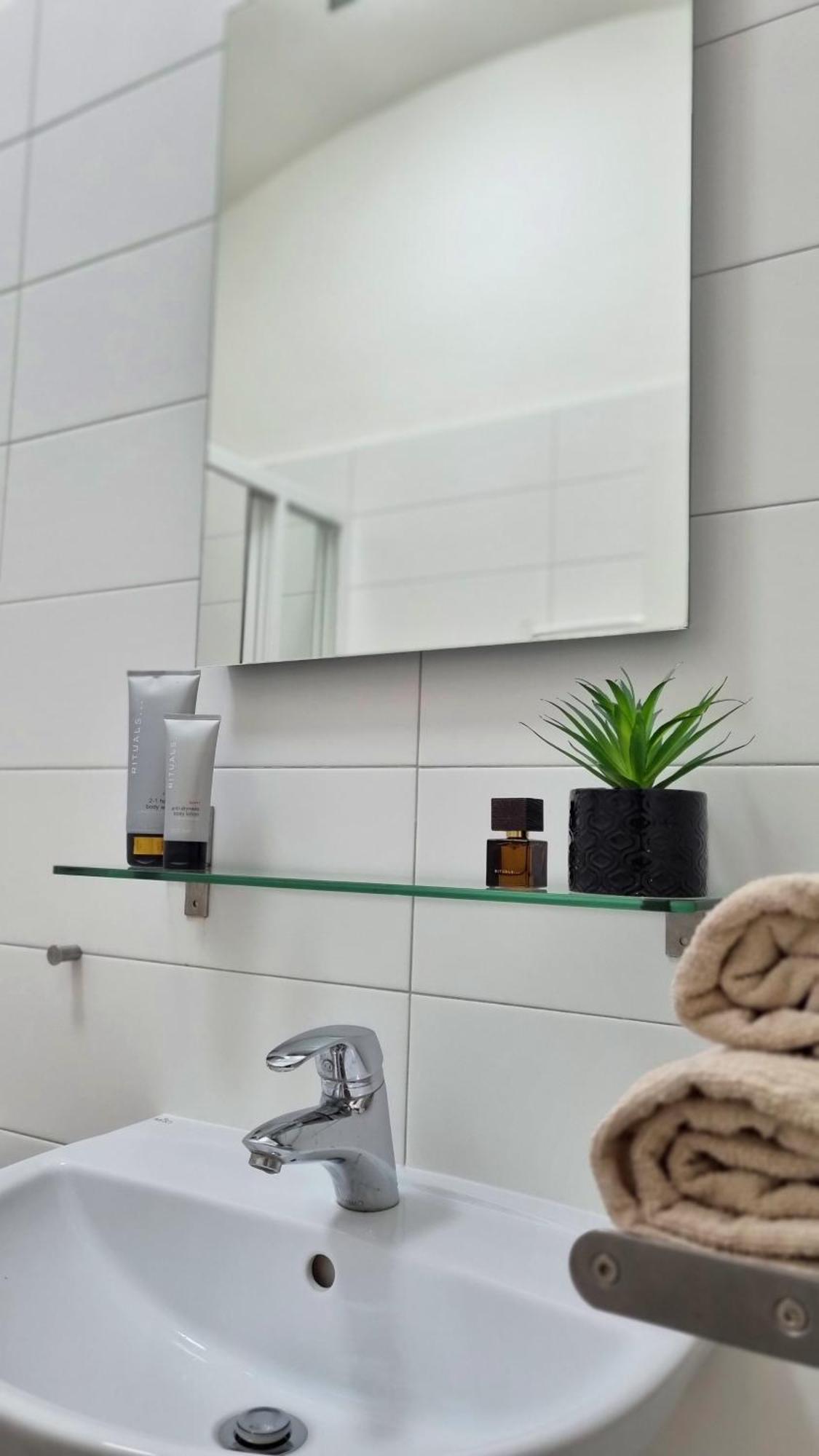 Finnem Rentals Florenc Prag Zimmer foto