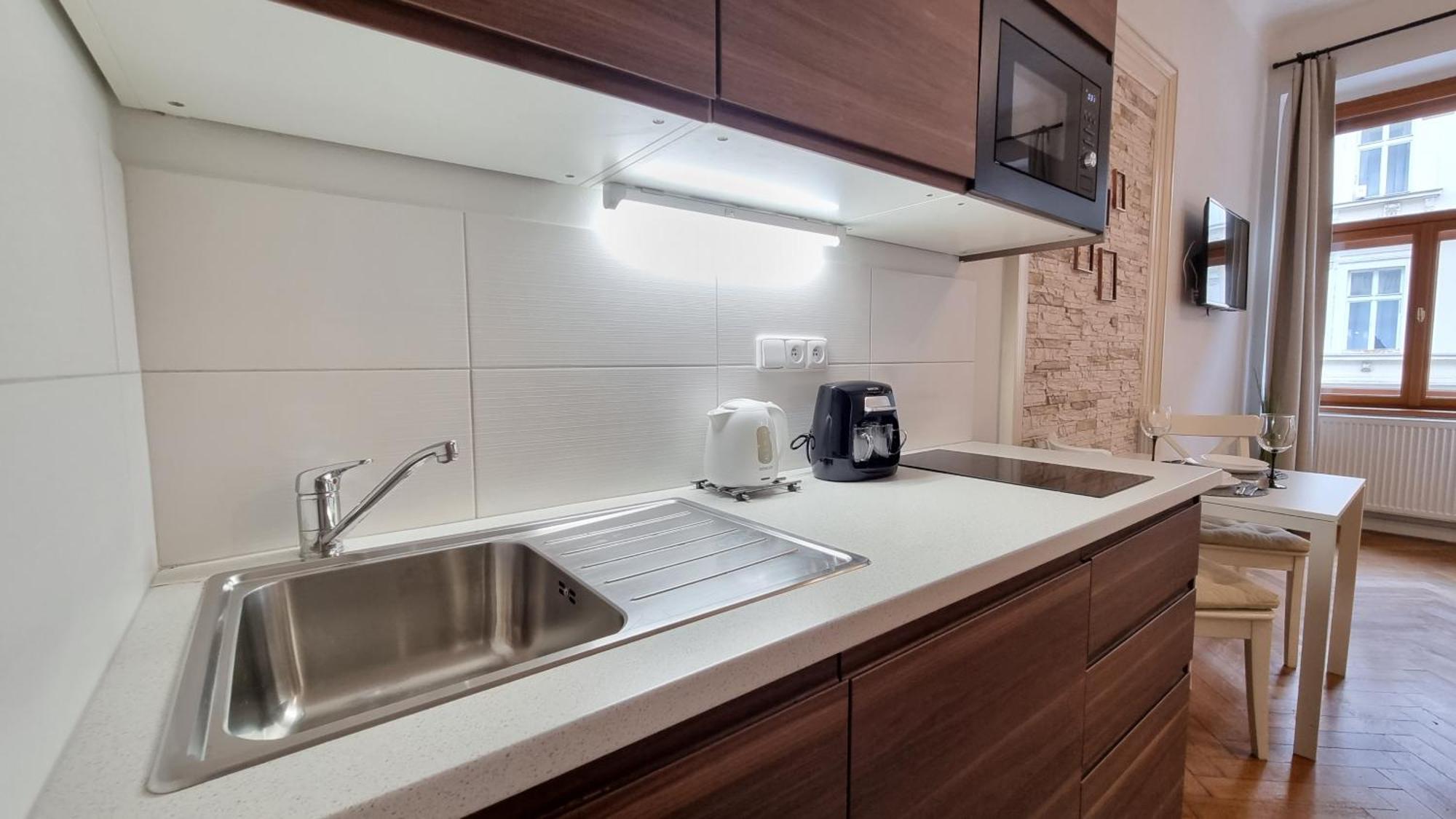 Finnem Rentals Florenc Prag Zimmer foto
