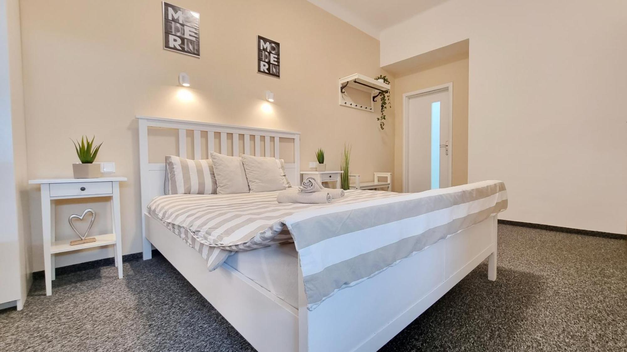 Finnem Rentals Florenc Prag Zimmer foto